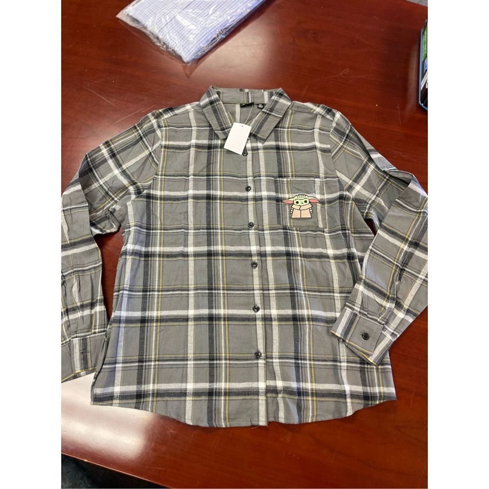 Star Wars Gray Plaid Embroidered Baby Yoda Flannel Shirt sz M NWT